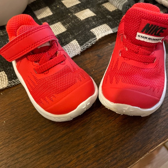 Baby Nikes - Picture 2 of 3